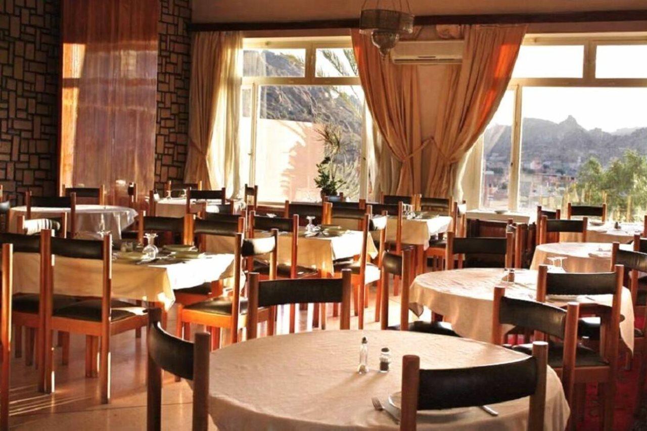 Hotel Les Amandiers Tafraout Ngoại thất bức ảnh