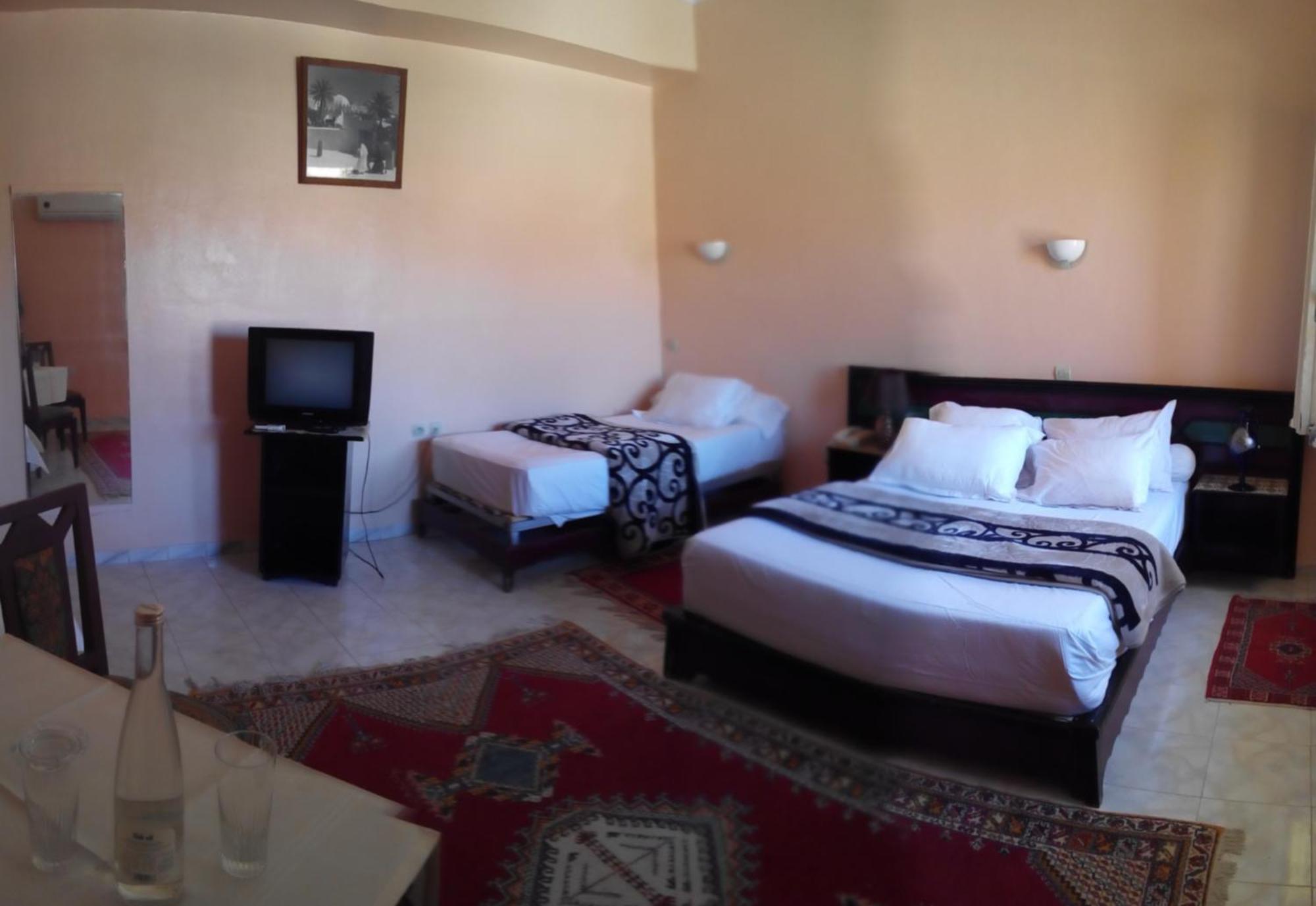 Hotel Les Amandiers Tafraout Ngoại thất bức ảnh
