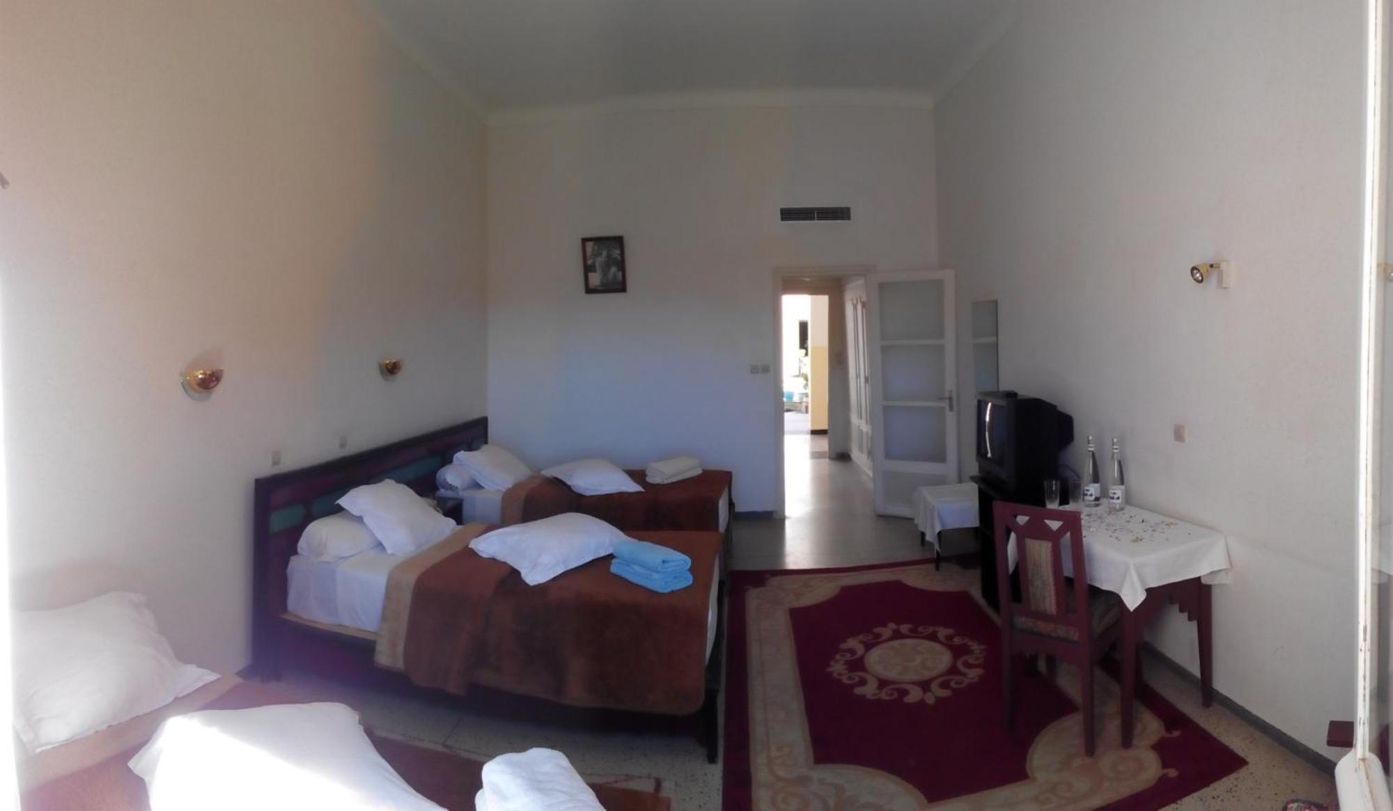 Hotel Les Amandiers Tafraout Ngoại thất bức ảnh